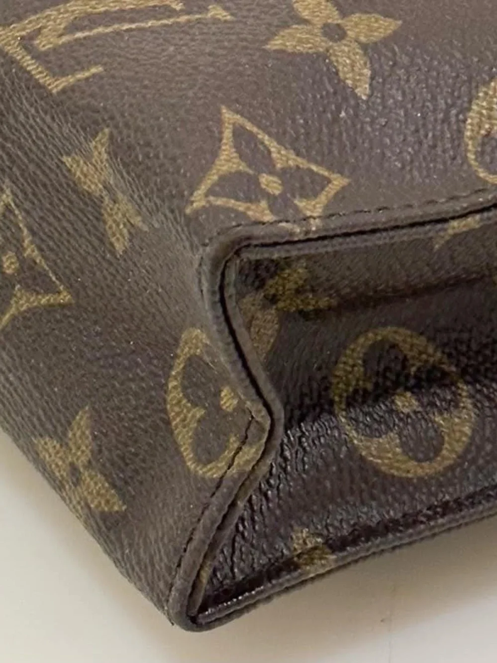 AUTHENTIC Louis Vuitton toiletry 26 bag
